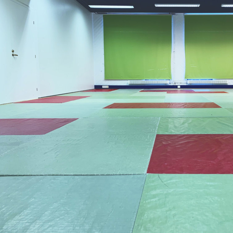 Tampere Thaiboxing peruskurssi salissa numero 106